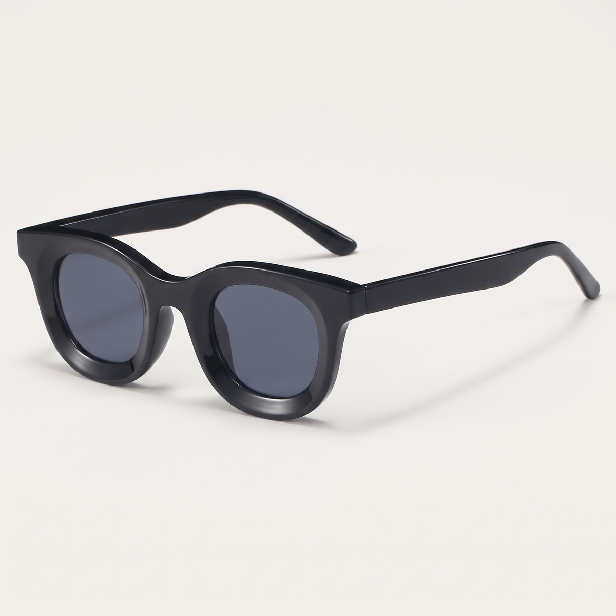 K3 Zero sunglasses in Black / Smoke, three-quarter view