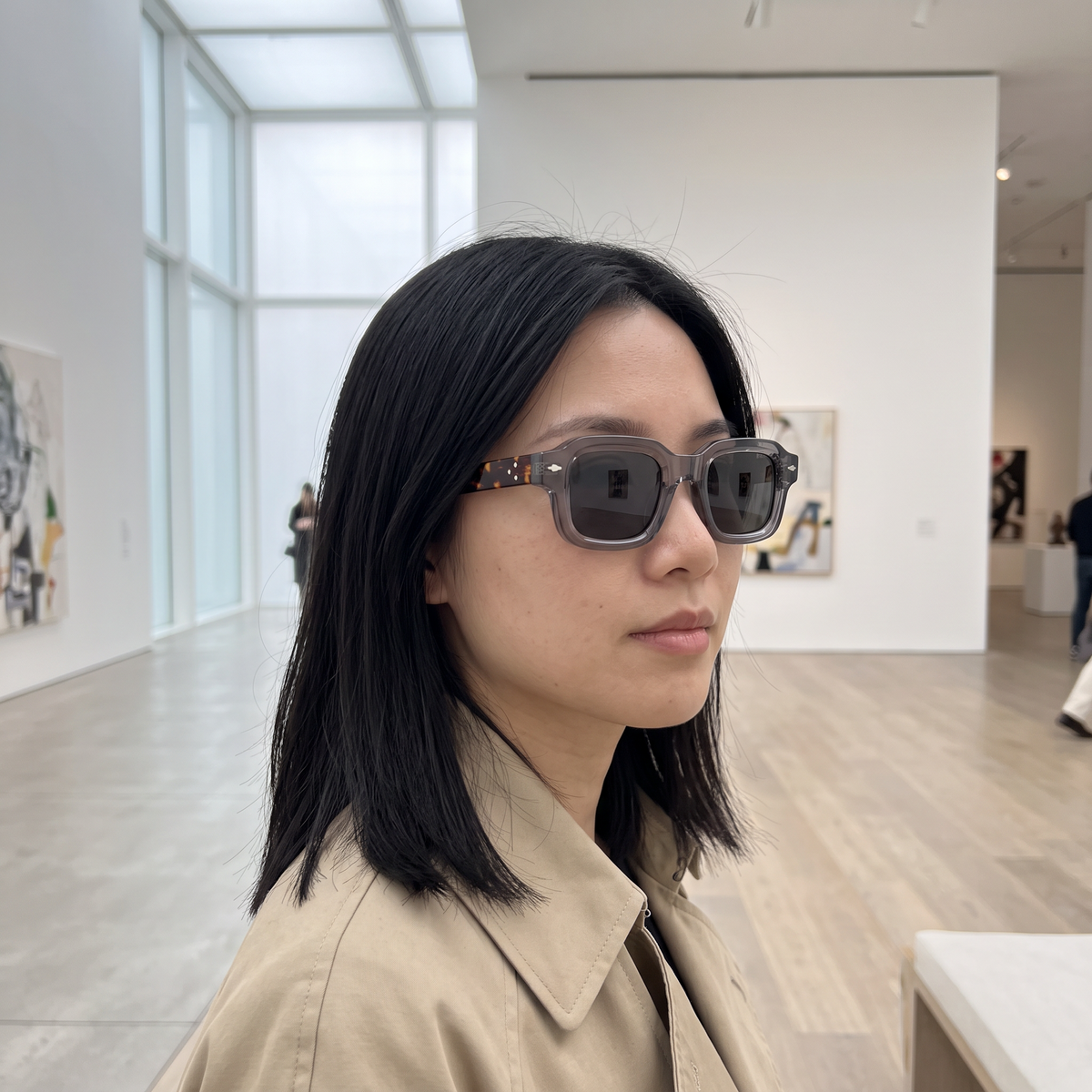 K4 Halden sunglasses in Smoke / Tortoise, worn by a woman