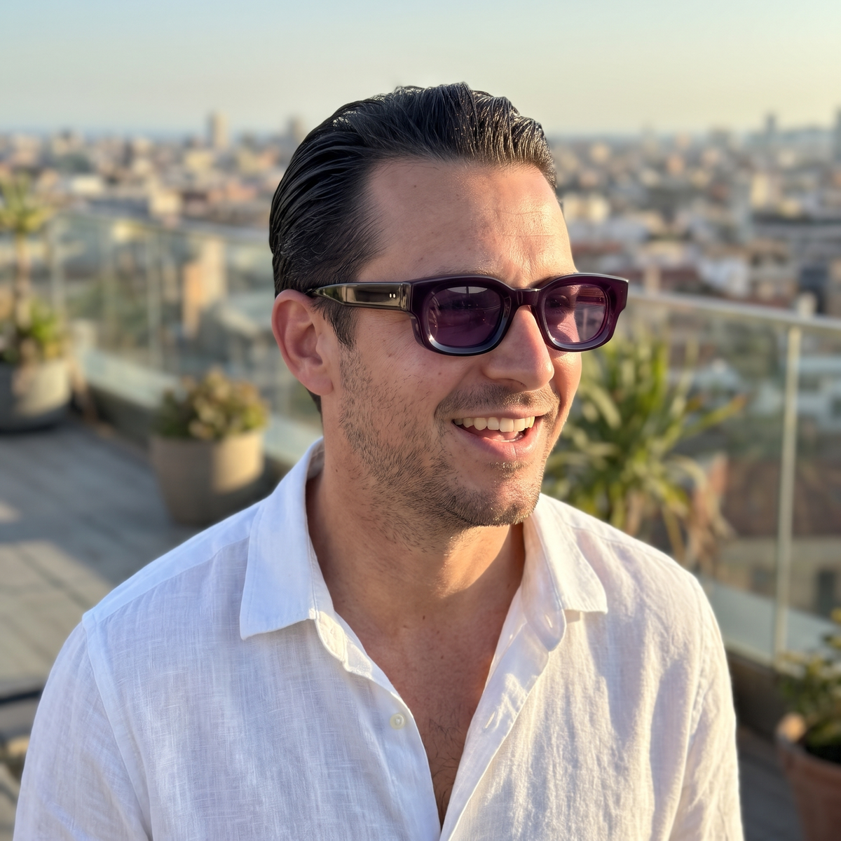 K2 Solstice sunglasses in Aubergine / Violet, worn by a man